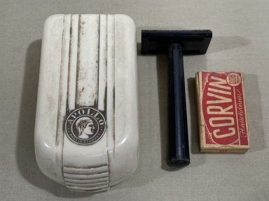 Original WWII Era German Bakelite Case and Razor Blades w/US Gillette Razor