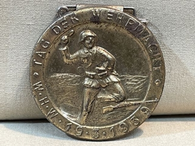Original Nazi Era German WHW Metal Tinnie, TAG DER WEHRMACHT 1939