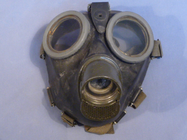 Original WWII German Soldier�s M38 Gas Mask