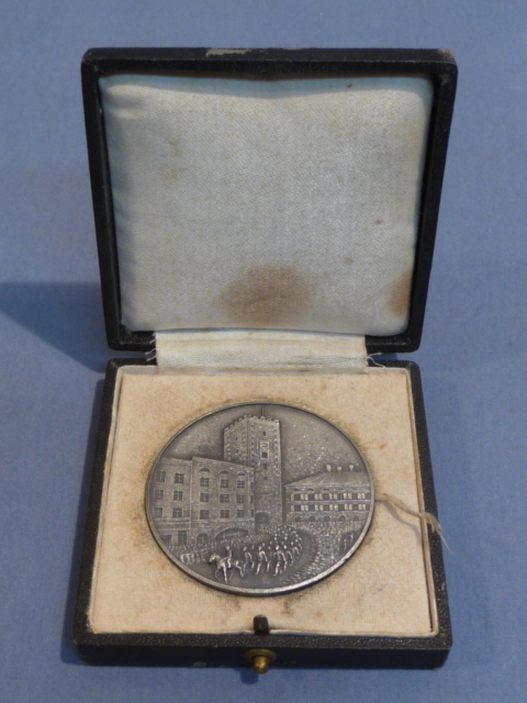 Original WWII German Cased Table Medal, EINZUG DER SIEGREICHEN SOLDATEN IN M�HLDORF