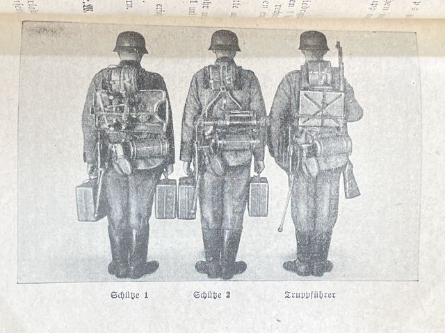 洋書 Deutsche Heeresuniformen und Ausruestung Amazon.com: Deutsche Heeresuniformen und Ausrüstung: 1933