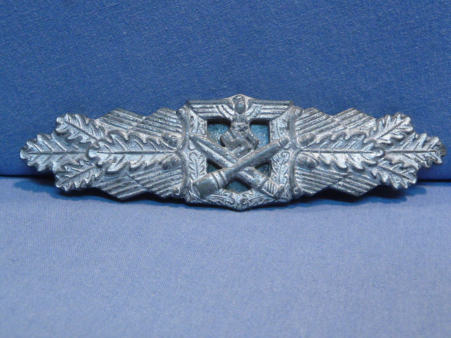 Original WWII German Close Combat Clasp in Bronze