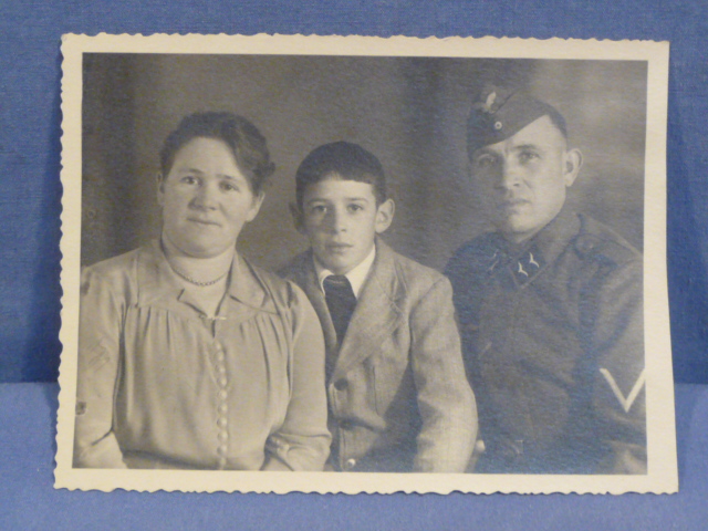 Original WWII German Family Photograph, Luftwaffe Soldier