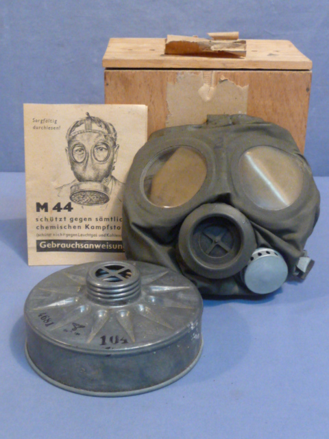 Original WWII German Luftschutz M44 Size 2 Gas Mask Set, UNUSED!