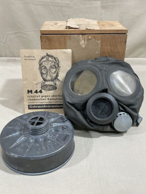 Original WWII German Luftschutz M44 Size 2 Gas Mask Set, UNUSED!