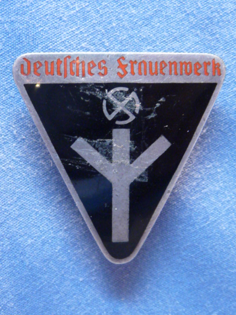 Original Nazi Era German Deutsches Frauenwerk Membership Badge, RZM M1/34