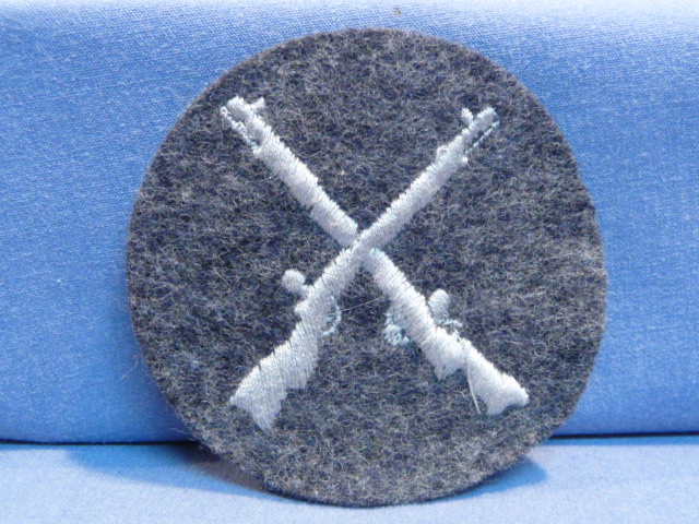Original WWII German LW Fight & Air Signals Armorer's Trade Badge