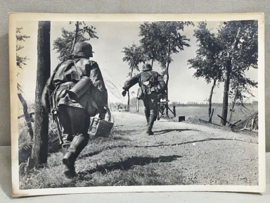Original WWII German Our Waffen-SS Series Photo Postcard, MG nach vorn!