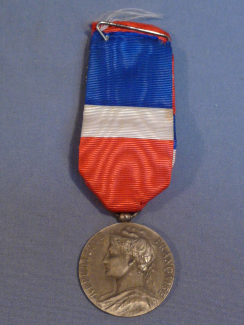Original 1955 French Republique Francaise Ministere Du Travail Medal, NAMED