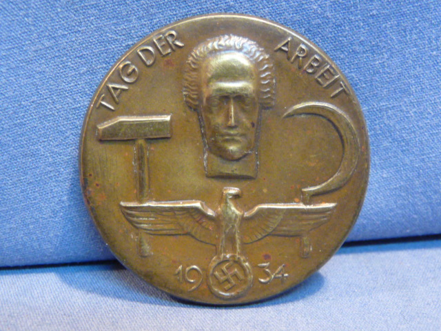 Original Nazi Era German Metal Tinnie, TAG DER ARBEIT 1934