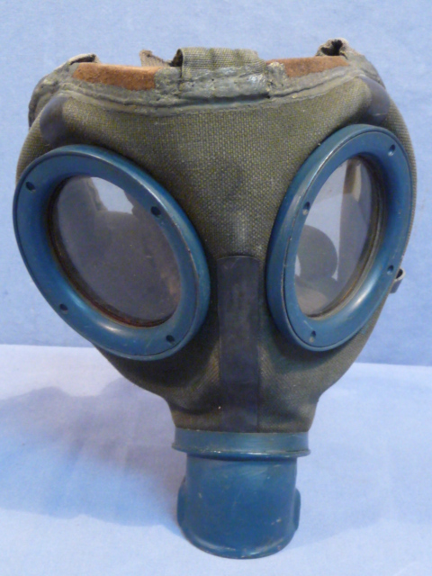 Original WWII German Luftwaffe Soldier�s M30 Gas Mask, Size 2