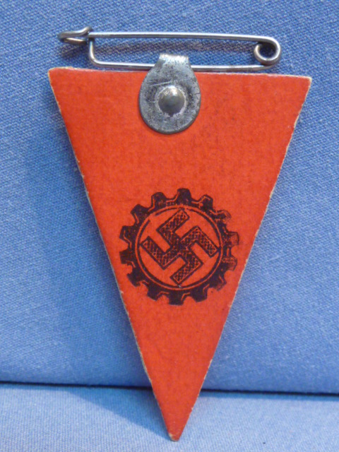 Original Nazi Era German DAF Cardboard Tinnie, Neurappiner Fahnenfabrik