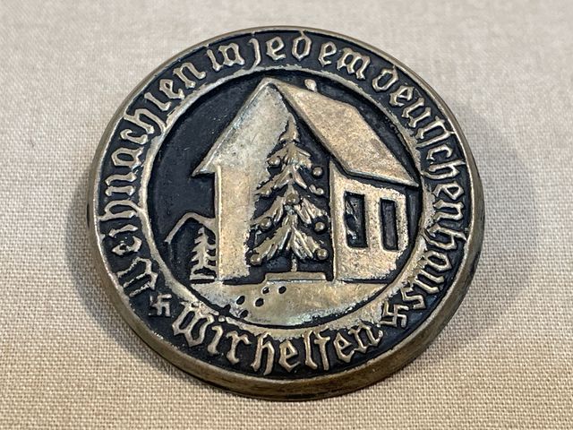 Original Nazi Era German Metal Tinnie, WEIHNACHTEN WIR HELFEN