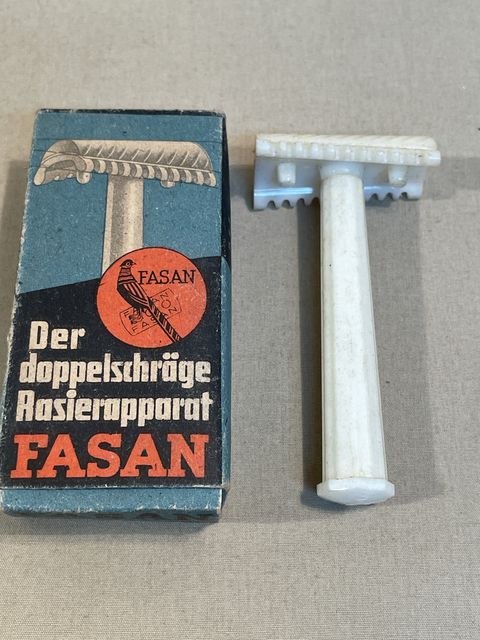 Original WWII German FASAN Brand Razor & Box, Defect