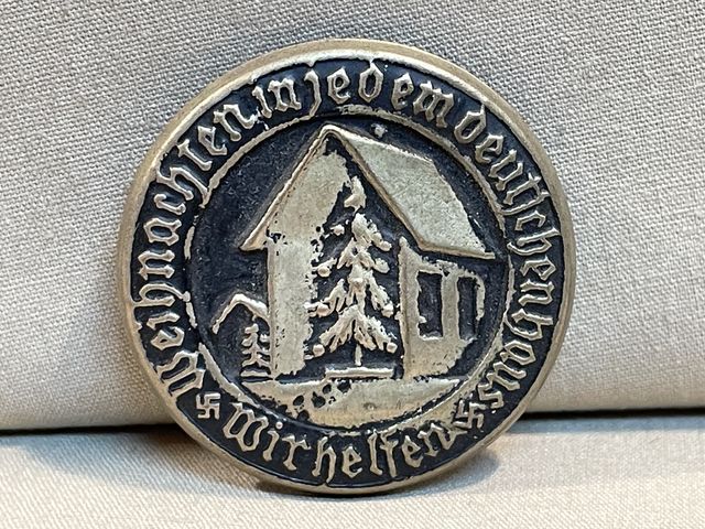 Original Nazi Era German Metal Tinnie, WEIHNACHTEN WIR HELFEN