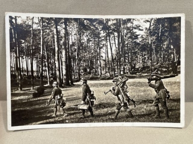 Original WWII German Military Themed Postcard, Die Reichswehr MG