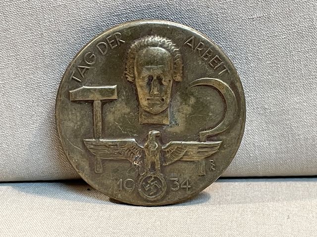 Original Nazi Era German Metal Tinnie, TAG DER ARBEIT 1934