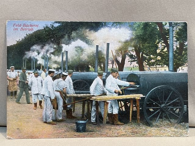 Original WWI German Military Themed Postcard, Feld-Bckerei im Betrieb (Field Bakery)