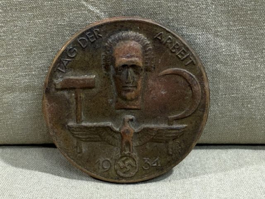 Original Nazi Era German Metal Tinnie, TAG DER ARBEIT 1934