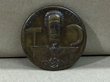 Original Nazi Era German Metal Tinnie, TAG DER ARBEIT 1934