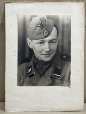 Original WWII German Studio Portrait Photograph, Waffen-SS Soldier!