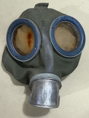 Original WWII German Soldiers M30 Gas Mask, UNISSUED!